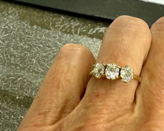 14 kt -  approx 1.5 ct diamond ring
