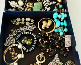 Amazing assortment of super nice costume jewelry...