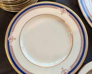 Lenox Buchanan Presidential Bone China
The complete set is in excellent condition