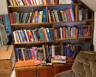 Swivel chair
Lg book collection