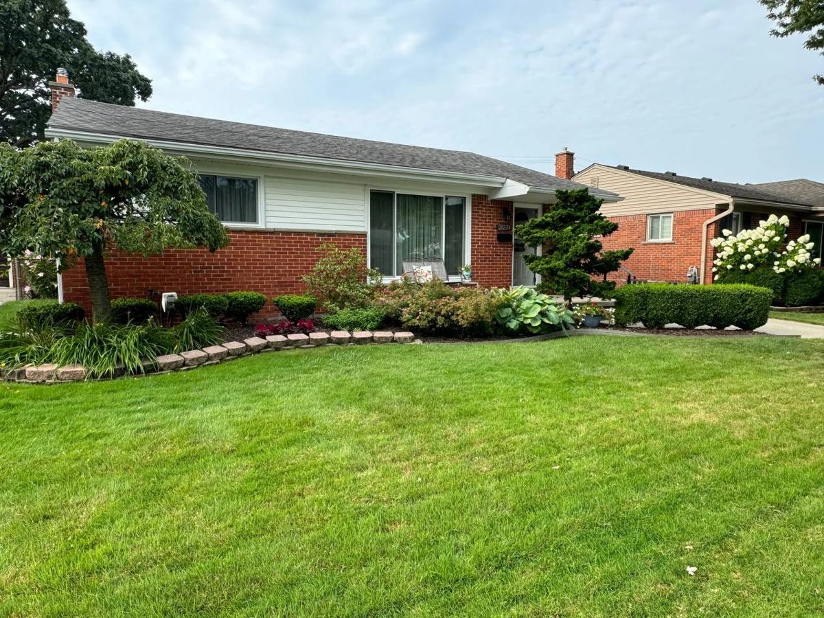 Well Manicured Single Family Residence 