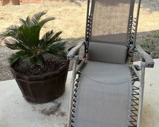 Zero gravity chair. 4 barrel planters.