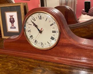 Mantel clock 