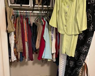 Ladies clothing size L (14-16)