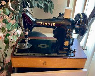 Vintage Singer Portable Sewing Machine 99K EM 11211