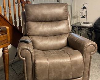 Lift Chair in Nice Condition