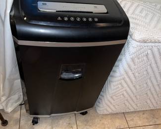 Ativa paper shredder