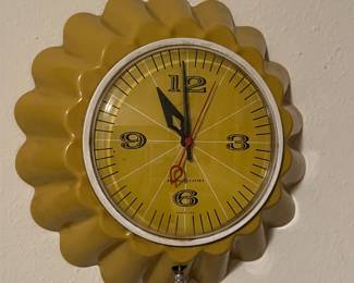 Vintage General Electric wall clock