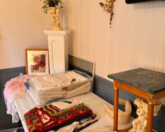 linens and little tables 