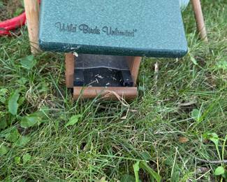 Wild Bird Unlimited bird feeder 