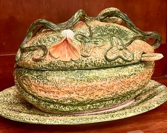 Large Italian 1940s majolica tureen