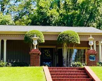 What an amazing and glamorous time capsule home!