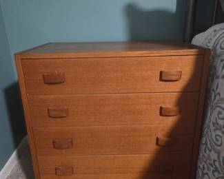 4 drawer nightstand