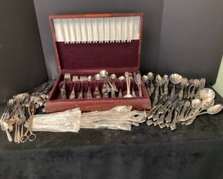 Oneida Distinction Deluxe Stainless FlatwareBOX NOT INCLUDED