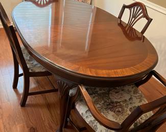 Dining table - has 2 leaves