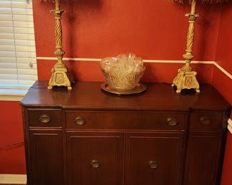 Buffet with lamps
