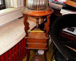 Mahogany Wig Smoking Stand with glass