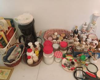 More chef items, salt/pepper shakers