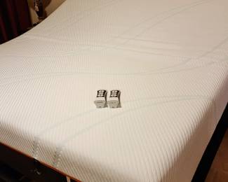 NEW CONDITION KING Tempur-PEDIC adjustable bed with MASSAGE !!!