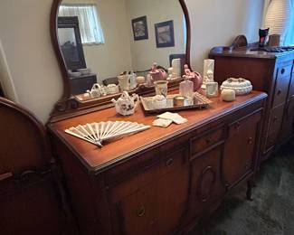 Beautiful five piece antique bedroom suite.