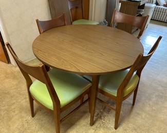 MCM table & chairs with 2 leaves