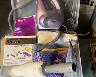 Hand held clothes steamer