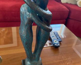 wedding rings statue by peter lipman 