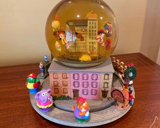 2005 Macys Thanksgiving Day Parade Musical Waterglobe 