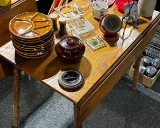 Antique drop leaf table 