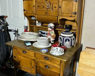 Fantastic antique kitchen cupboard 