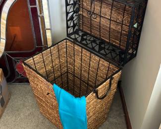Laundry hamper 
