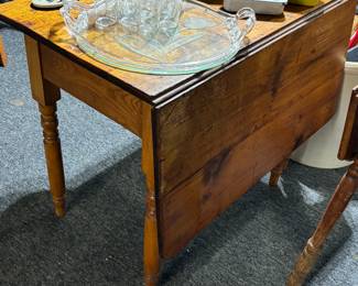 Antique drop leaf table 