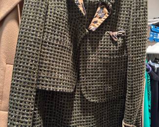 Women's clothing with brands such as: Carlisle, Perse
Knits Mark Shale, Patagonia, Tahari, Lillie Rubin
In Suede, Amoressa, Linda Allard Ellen Tracy, Jamie Sadock, Ellen Fisher