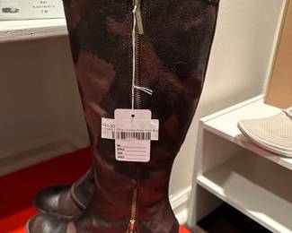 Women's shoes including brands such as: Montrail, Fly London, FootJoy, Franco Sarto
,Via Spiga, Donald J Pliner, Isaac Mizrahi, Aquatalia, Vaneli, Anne Klein, Clark's, Brooks, New Balance