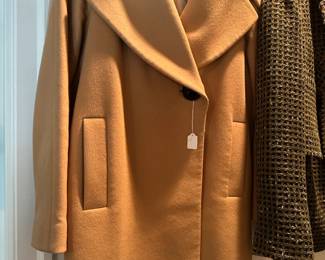 Women's clothing with brands such as: Carlisle, Perse
Knits Mark Shale, Patagonia, Tahari, Lillie Rubin
In Suede, Amoressa, Linda Allard Ellen Tracy, Jamie Sadock, Ellen Fisher