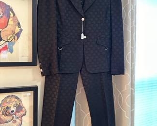 Women's clothing with brands such as: Carlisle, Perse
Knits Mark Shale, Patagonia, Tahari, Lillie Rubin
In Suede, Amoressa, Linda Allard Ellen Tracy, Jamie Sadock, Ellen Fisher