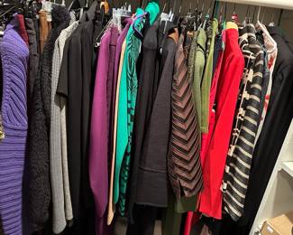 Women's clothing with brands such as: Carlisle, Perse
Knits Mark Shale, Patagonia, Tahari, Lillie Rubin
In Suede, Amoressa, Linda Allard Ellen Tracy, Jamie Sadock, Ellen Fisher