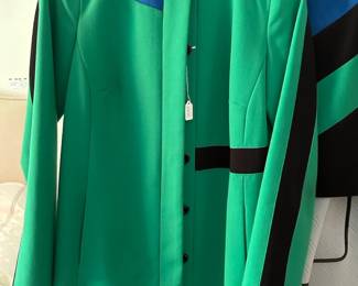 Women's clothing with brands such as: Carlisle, Perse
Knits Mark Shale, Patagonia, Tahari, Lillie Rubin
In Suede, Amoressa, Linda Allard Ellen Tracy, Jamie Sadock, Ellen Fisher