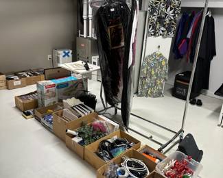 Pop-Up Clothing Rack