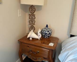 Hudson Grace Ceramic Speaker, Ethan Allen Chateau Normandy Nightstand, Kirkland's Kerala Lamp, Ceramic Urn