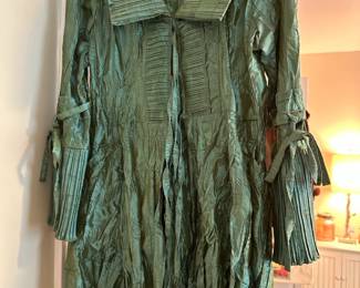 Women's clothing with brands such as: Carlisle, Perse
Knits Mark Shale, Patagonia, Tahari, Lillie Rubin
In Suede, Amoressa, Linda Allard Ellen Tracy, Jamie Sadock, Ellen Fisher