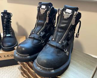 Women's shoes including brands such as: Montrail, Fly London, FootJoy, Franco Sarto
,Via Spiga, Donald J Pliner, Isaac Mizrahi, Aquatalia, Vaneli, Anne Klein, Clark's, Brooks, New Balance