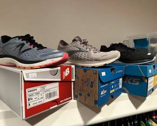 Men's shoes including brands such as:, Brooks, On Cloud, Puma