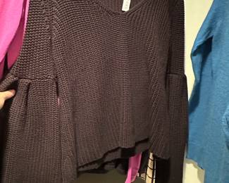 Women's clothing with brands such as: Carlisle, Perse
Knits Mark Shale, Patagonia, Tahari, Lillie Rubin
In Suede, Amoressa, Linda Allard Ellen Tracy, Jamie Sadock, Ellen Fisher