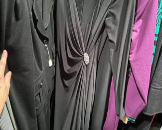 Women's clothing with brands such as: Carlisle, Perse
Knits Mark Shale, Patagonia, Tahari, Lillie Rubin
In Suede, Amoressa, Linda Allard Ellen Tracy, Jamie Sadock, Ellen Fisher