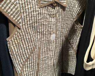 Women's clothing with brands such as: Carlisle, Perse
Knits Mark Shale, Patagonia, Tahari, Lillie Rubin
In Suede, Amoressa, Linda Allard Ellen Tracy, Jamie Sadock, Ellen Fisher