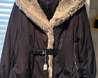 Women's clothing with brands such as: Carlisle, Perse
Knits Mark Shale, Patagonia, Tahari, Lillie Rubin
In Suede, Amoressa, Linda Allard Ellen Tracy, Jamie Sadock, Ellen Fisher