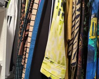 Women's clothing with brands such as: Carlisle, Perse
Knits Mark Shale, Patagonia, Tahari, Lillie Rubin
In Suede, Amoressa, Linda Allard Ellen Tracy, Jamie Sadock, Ellen Fisher