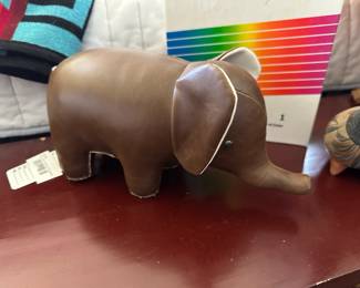 Zuny Leather Elephant Bookend