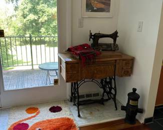 Sewing Machine with Table